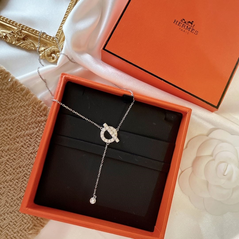 H**me5 necklaces